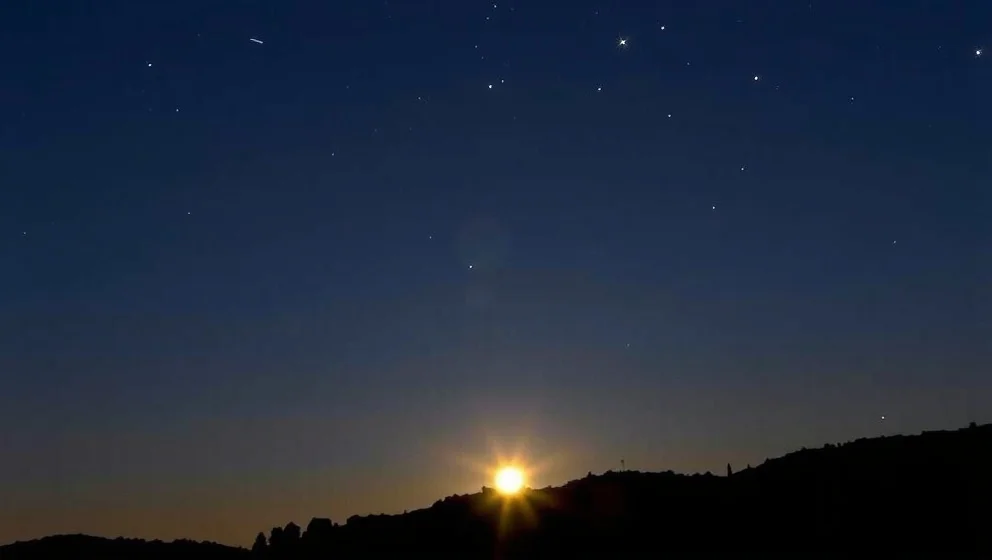 Var är planeten i väster just nu